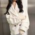 Sofy – krem oversized mantil s pletenim manžetama