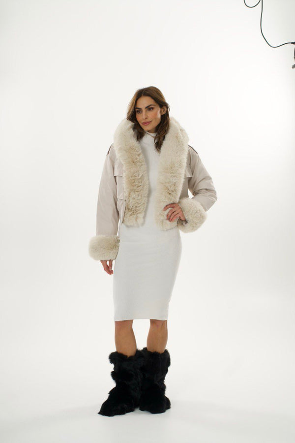 Krem jakna s umjetnim krznom – Soft Luxury layer