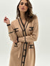 Bež knit haljina s paspulom i remenom – Soft Chic look