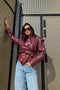 Statement bordo jakna s pojasom – Power Shape look