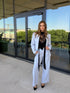 Sivi tailored set koji oblikuje figuru – clean power look