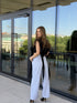 Sivi tailored set koji oblikuje figuru – clean power look