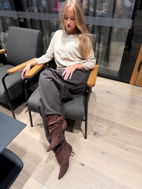 Sienna – velur čizme s preklopom i naborima