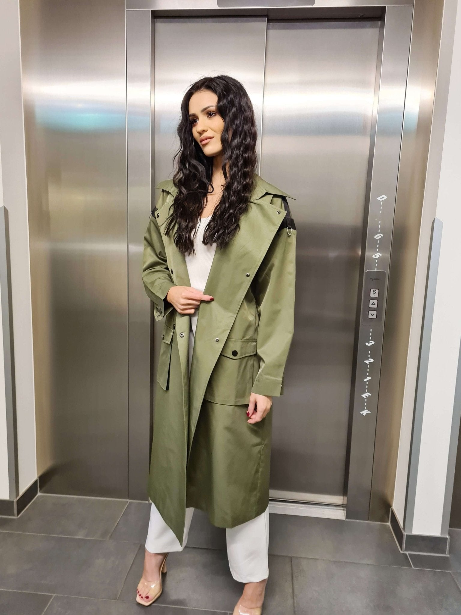 Bež klasični baloner s remenom – Timeless trench look
