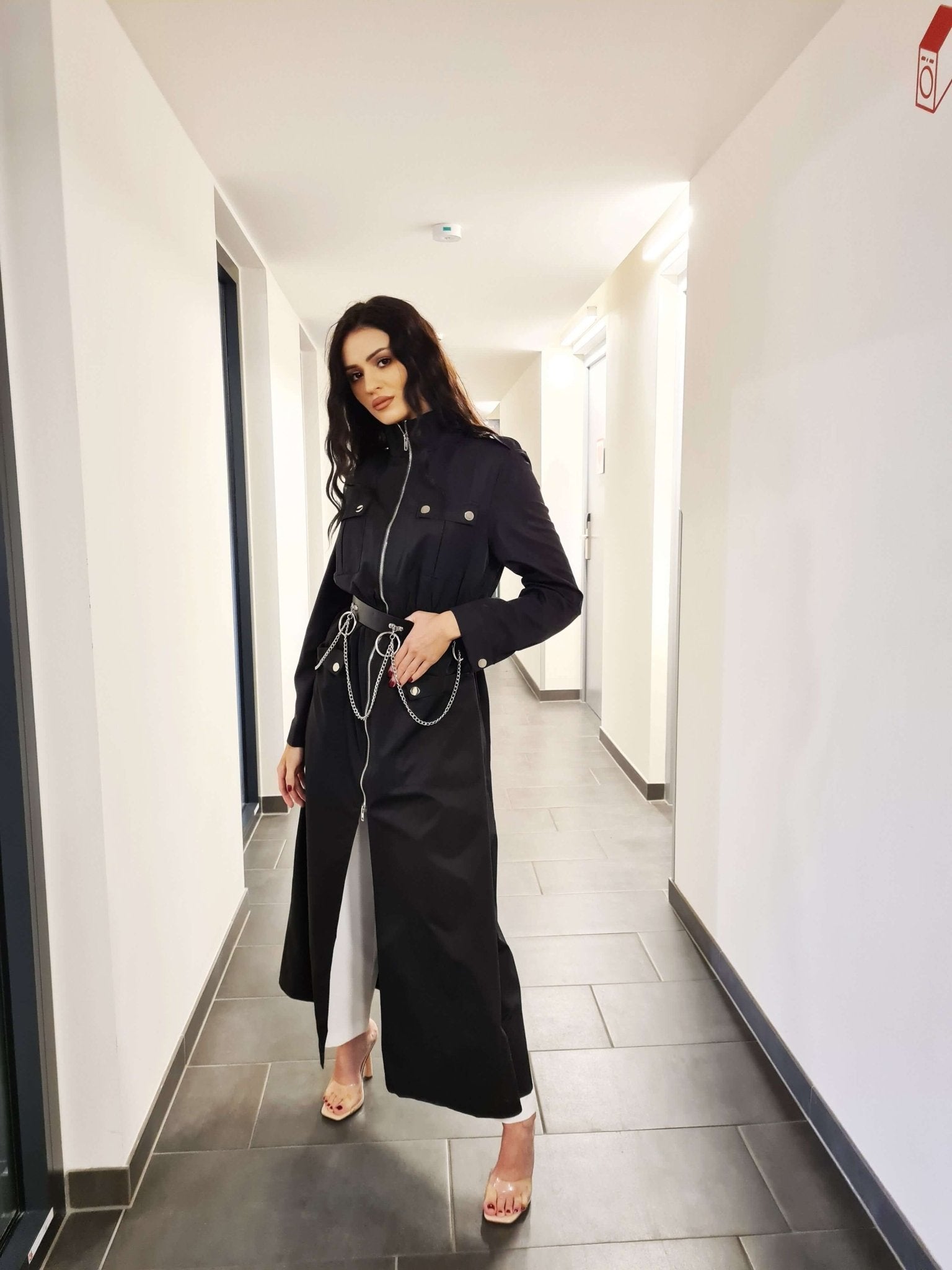 Baloner s remenom i metalnim lancima – Urban Power Look