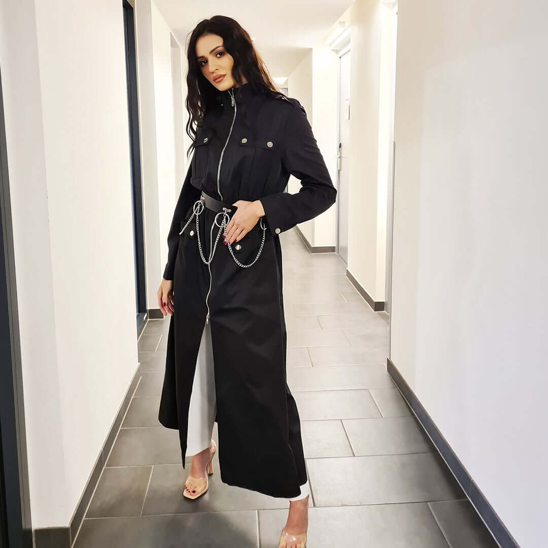 Baloner s remenom i metalnim lancima – Urban Power Look