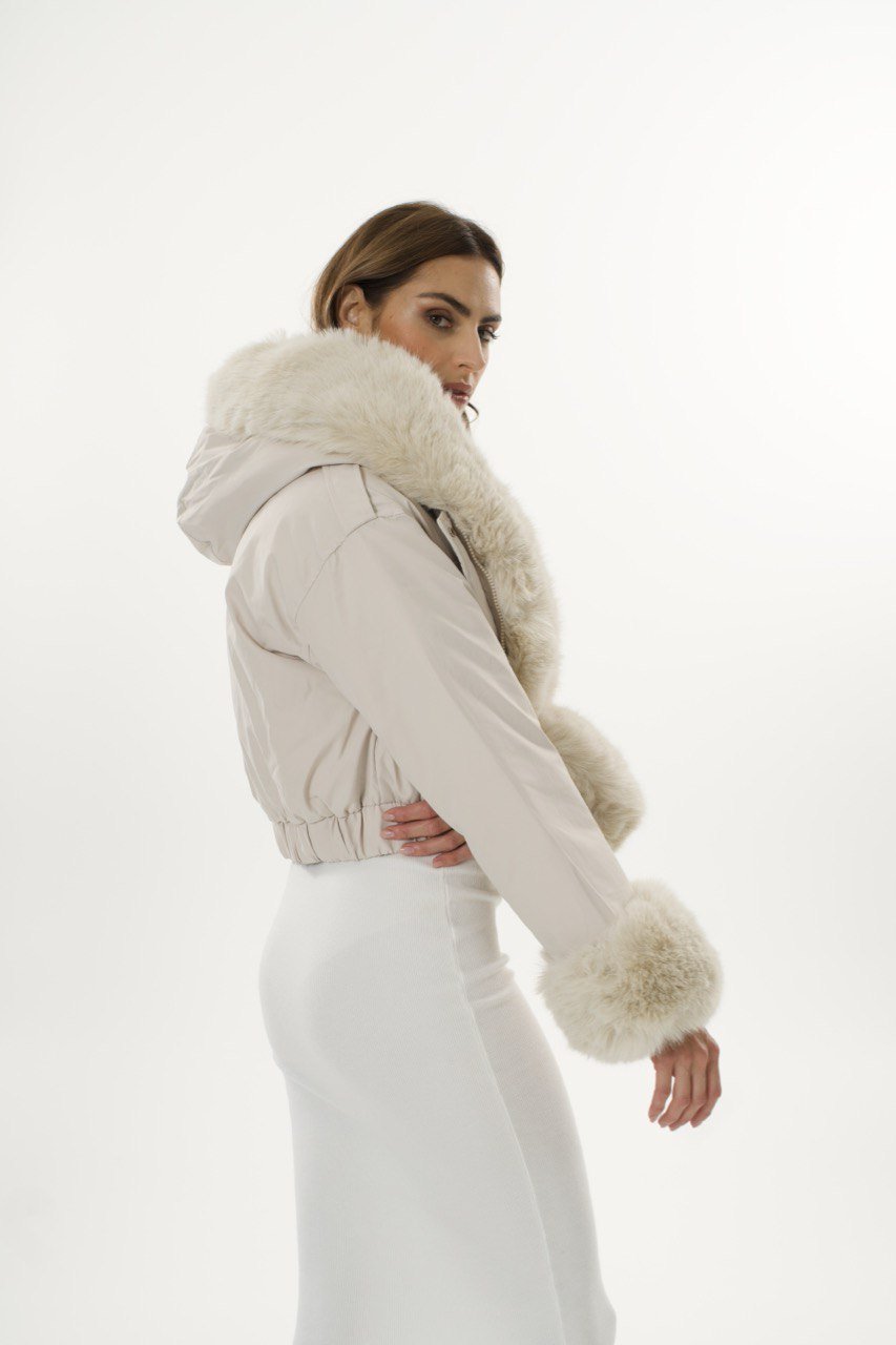 Krem jakna s umjetnim krznom – Soft Luxury layer